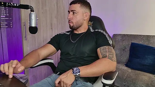 Snapshot of mr_david_cox chatting on February 2025 03:45:02 AM mr david cox online show from February 2025 03:45:02 AM