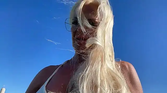 Snapshot of Reyna63 chatting on February 2026 08:15:01 PM Reyna63 online show from February 2026 08:15:01 PM