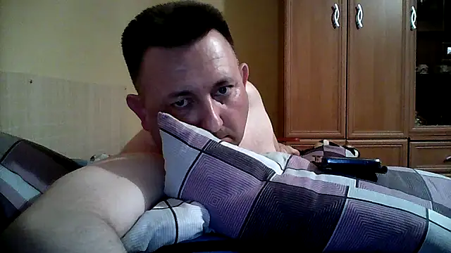 Snapshot of Novy73 chatting on April 2026 08:47:01 PM Novy73 online show from April 2026 08:47:01 PM