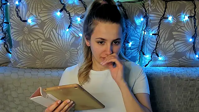 MaggieCake online show from March 2026 02:04:02 AM