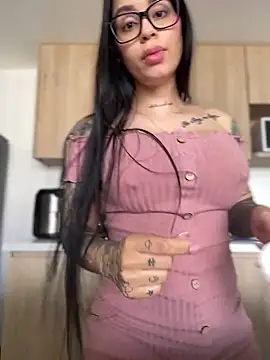 LaraHenao online show from January 2025 04:29:02 PM