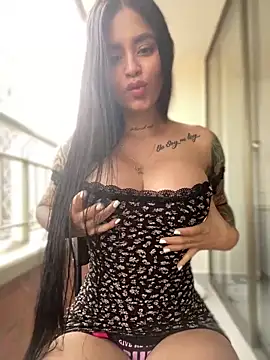 LaraHenao online show from February 2025 01:21:02 PM