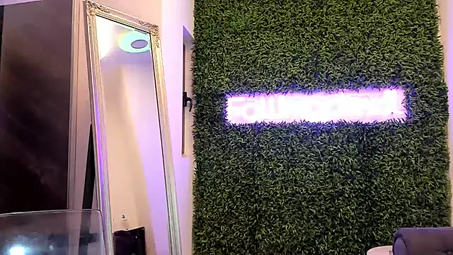 Snapshot of realhotfallingdevil chatting on December 2024 05:31:01 AM realhotfallingdevil online show from December 2024 05:31:01 AM