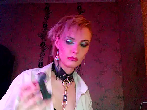 WildMissNiks online show from December 2025 08:23:01 AM