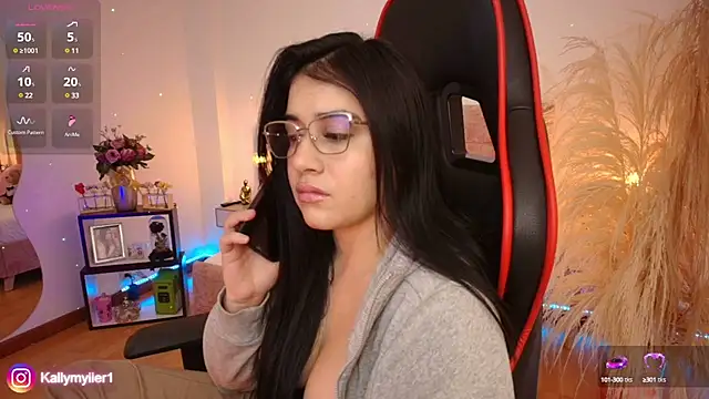 Snapshot of KallyMyller1 chatting on January 2025 10:52:01 PM KallyMyller1 online show from January 2025 10:52:01 PM