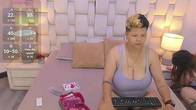 MiaYMolly online show from November 2025 08:47:01 AM