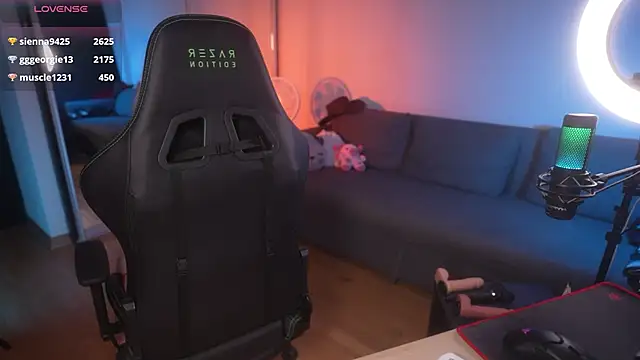 Snapshot of Emberella_ chatting on December 2024 05:00:01 PM Emberella  online show from December 2024 05:00:01 PM