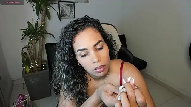 alyssannVhm online show from May 2026 11:02:02 PM