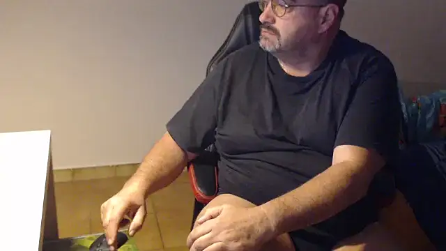 Snapshot of fraboys chatting on January 2026 07:36:02 AM fraboys online show from January 2026 07:36:02 AM