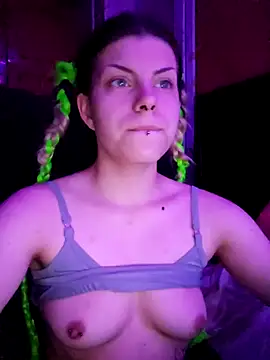 Snapshot of Elunaa chatting on January 2025 09:46:02 PM Elunaa online show from January 2025 09:46:02 PM