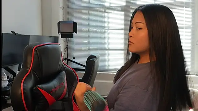 Bubbleliyah online show from April 2026 01:41:01 PM