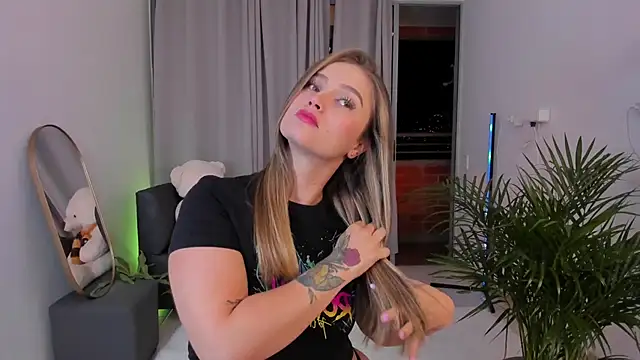 roxie gates  online show from February 2025 12:46:01 AM