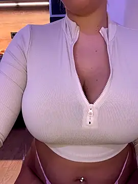 Snapshot of Liiaa chatting on December 2025 10:10:02 AM Liiaa online show from December 2025 10:10:02 AM