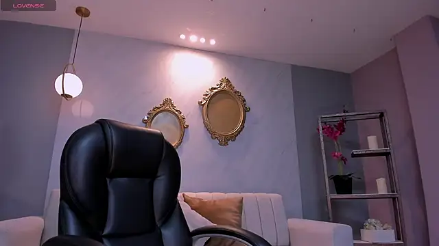 Snapshot of BrennaWalker chatting on February 2025 06:18:02 AM BrennaWalker online show from February 2025 06:18:02 AM