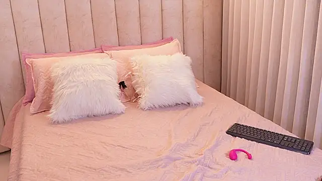 Snapshot of emyli_sw_ chatting on November 2025 03:38:02 AM emyli sw online show from November 2025 03:38:02 AM