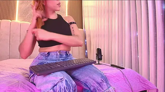 Snapshot of emyli_sw_ chatting on February 2026 03:02:02 AM emyli sw online show from February 2026 03:02:02 AM