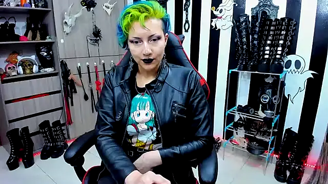 Snapshot of Mistress_Yelena chatting on December 2024 11:37:01 PM Mistress Yelena online show from December 2024 11:37:01 PM