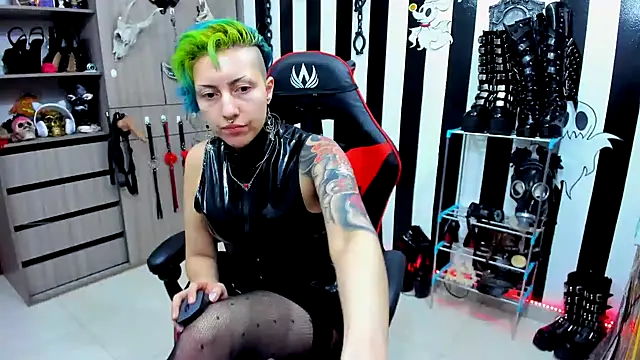 Snapshot of Mistress_Yelena chatting on January 2025 12:22:01 AM Mistress Yelena online show from January 2025 12:22:01 AM