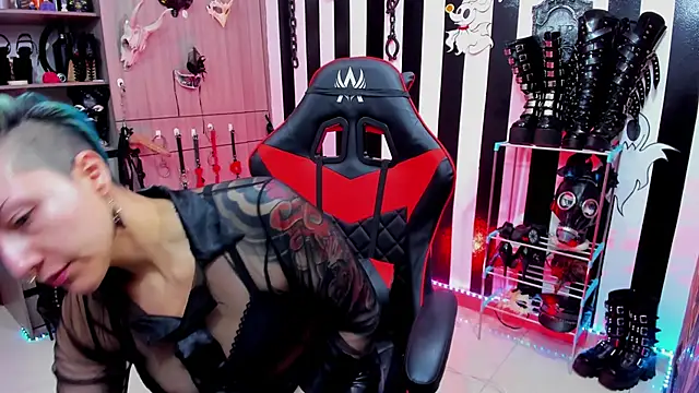 Snapshot of Mistress_Yelena chatting on February 2025 10:51:01 PM Mistress Yelena online show from February 2025 10:51:01 PM