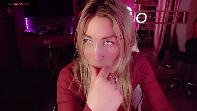 AnnieGOld  online show from April 2026 10:55:02 PM