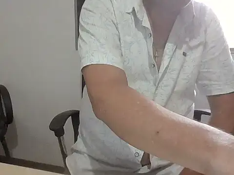 Snapshot of niceguyjr chatting on October 2025 09:02:01 PM niceguyjr online show from October 2025 09:02:01 PM