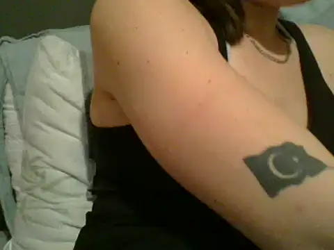 Snapshot of geilmeisje98 chatting on December 2024 04:42:01 PM geilmeisje98 online show from December 2024 04:42:01 PM