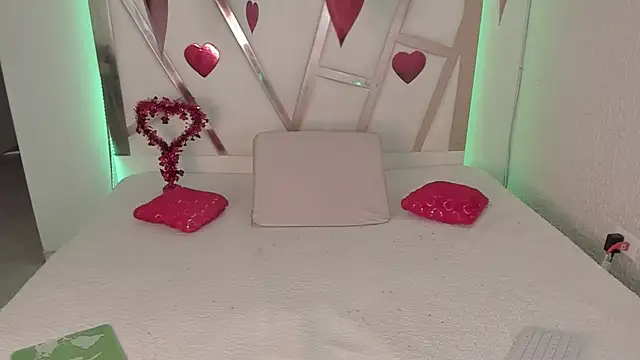 Snapshot of PaulinaBelushi chatting on September 2025 03:34:02 PM PaulinaBelushi online show from September 2025 03:34:02 PM