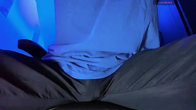 Snapshot of Alex_smith00 chatting on December 2024 01:06:02 AM Alex smith00 online show from December 2024 01:06:02 AM