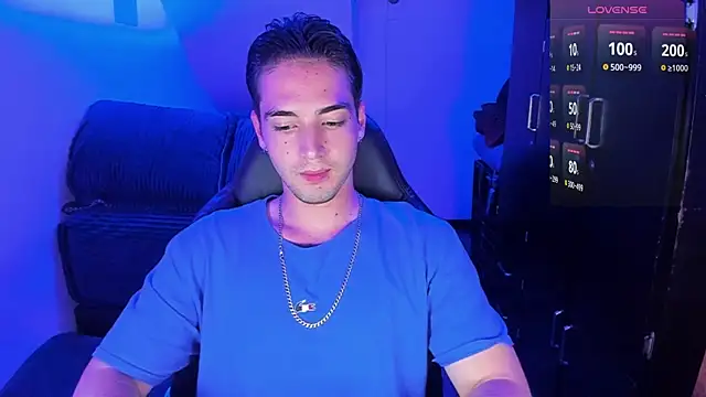 Snapshot of Alex_smith00 chatting on January 2025 02:25:01 AM Alex smith00 online show from January 2025 02:25:01 AM