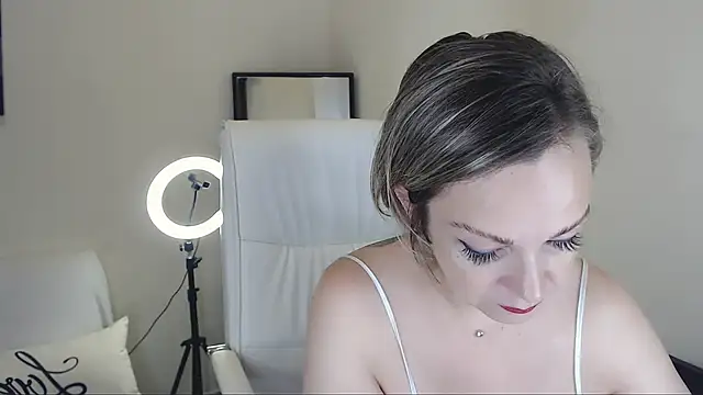 Tilly Eliot online show from February 2025 02:08:01 PM