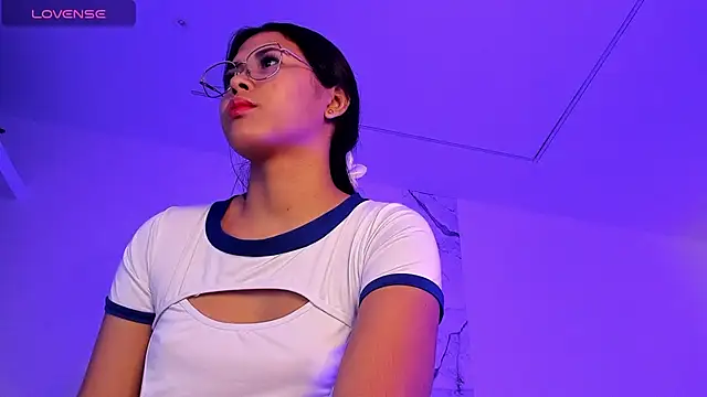 alysson 18 online show from November 2025 01:22:01 PM