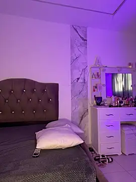 alysson 18 online show from April 2026 01:15:02 PM