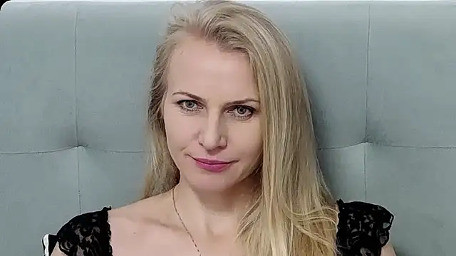 K  Adrienne online show from November 2025 08:14:02 AM