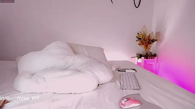 MaaryM online show from December 2024 06:24:02 PM