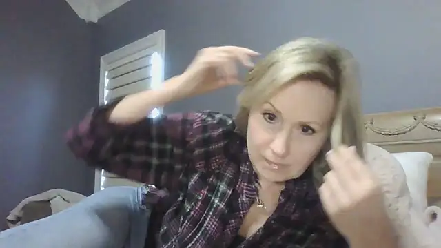 Lisaisluscious online show from February 2025 09:30:01 PM