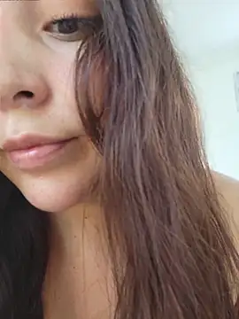 Snapshot of VickyHoult chatting on May 2026 07:32:02 PM VickyHoult online show from May 2026 07:32:02 PM