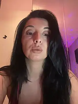 Snapshot of YreneRay chatting on December 2024 11:43:01 AM YreneRay online show from December 2024 11:43:01 AM