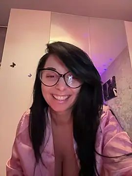 Snapshot of YreneRay chatting on December 2024 01:43:02 PM YreneRay online show from December 2024 01:43:02 PM