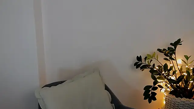 Xentthia online show from March 2026 03:45:01 PM