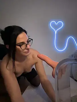 OIivia online show from February 2025 10:04:02 PM