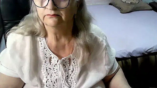 LolkaAlyss online show from December 2025 12:04:01 AM