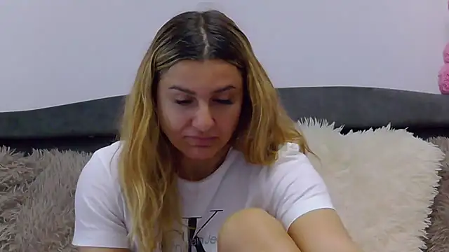 NicolePlay online show from April 2026 04:59:01 AM