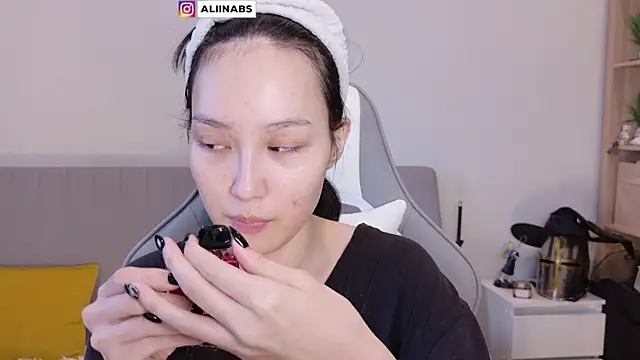 Snapshot of aliiiiiina chatting on January 2025 03:48:02 AM aliiiiiina online show from January 2025 03:48:02 AM