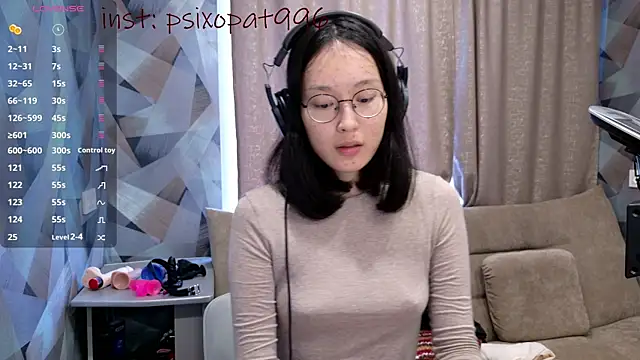 Snapshot of aliiiiiina chatting on September 2025 09:55:02 AM aliiiiiina online show from September 2025 09:55:02 AM