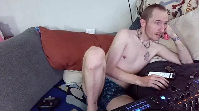 pyrowuff online show from September 2025 02:02:01 AM