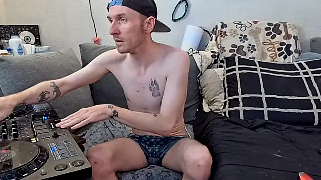 pyrowuff online show from March 2026 05:17:01 PM