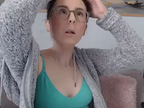 cleophee online show from February 2025 10:05:02 AM