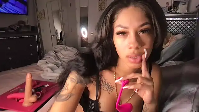 Snapshot of honeyybabyy112 chatting on December 2024 05:31:02 AM honeyybabyy112 online show from December 2024 05:31:02 AM