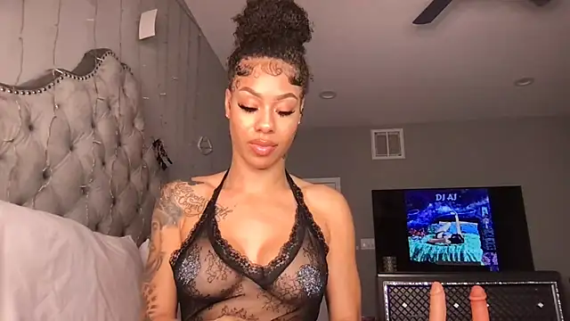 Snapshot of honeyybabyy112 chatting on November 2025 05:18:02 AM honeyybabyy112 online show from November 2025 05:18:02 AM