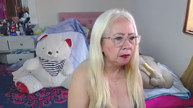 Snapshot of lucy_belle_bm chatting on April 2026 02:26:01 PM lucy belle bm online show from April 2026 02:26:01 PM